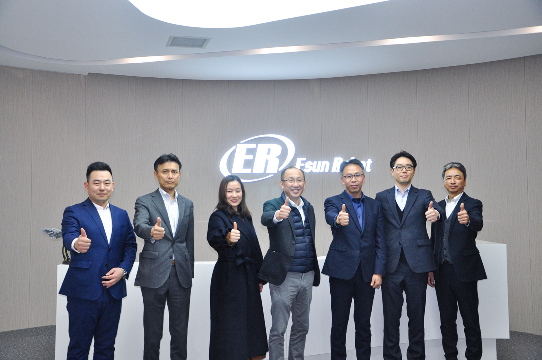 熱烈歡迎EPSON SEC吉野部長一行蒞臨鎰升機(jī)器人！